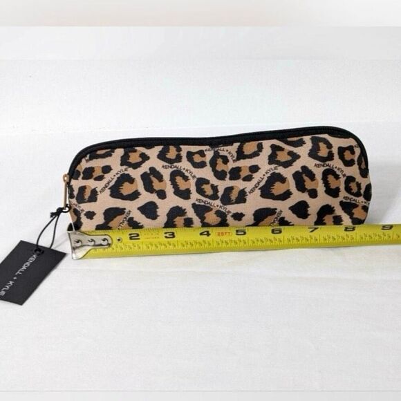 Kendall & Kylie One Size Pencil Case Brush Case Cheetah Print Zipper - Picture 3 of 4